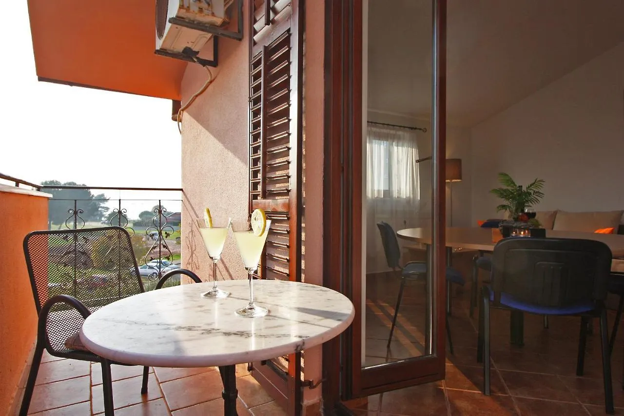 Brijunisol - 3 Apartments Top Position Near The Beautiful Beach Fažana