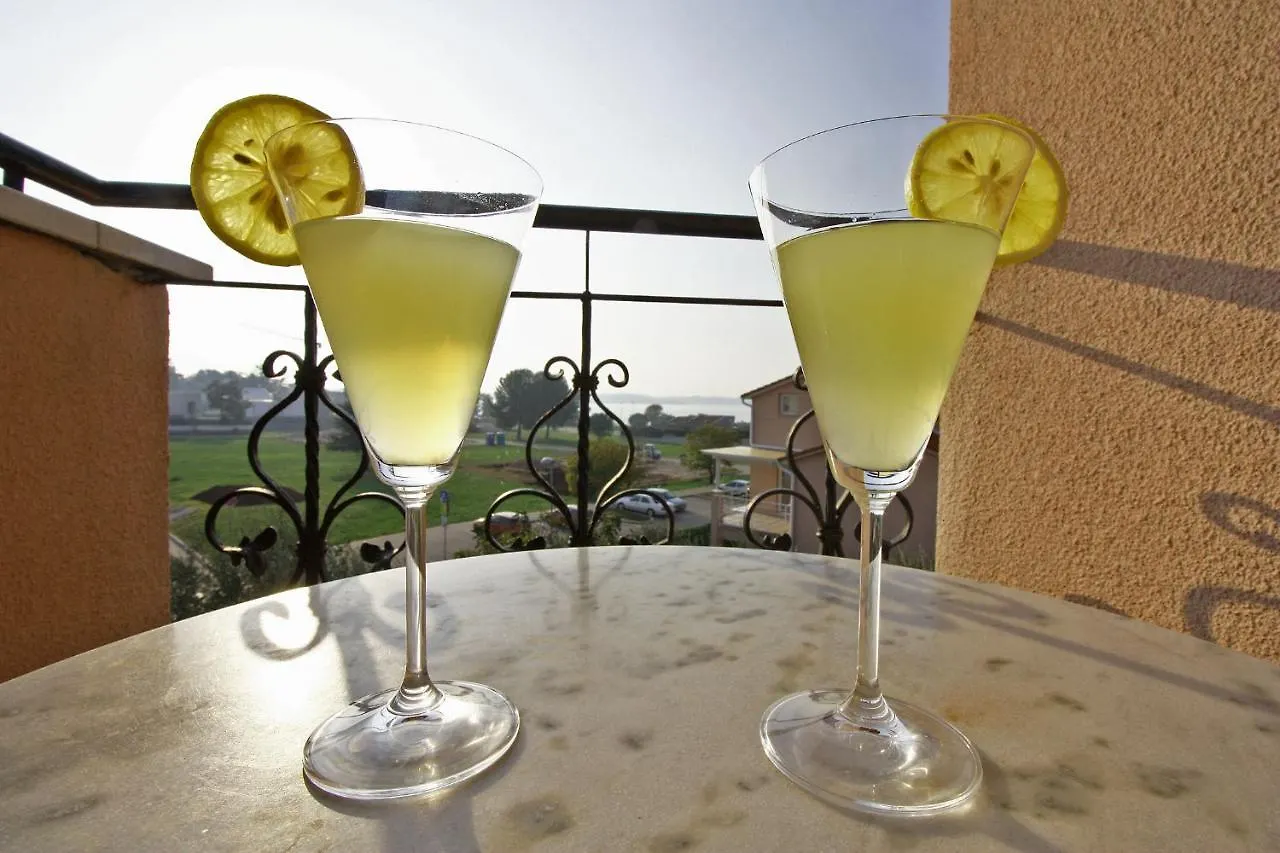 Brijunisol - 3 Apartments Top Position Near The Beautiful Beach Fažana 0*,  Kroatien